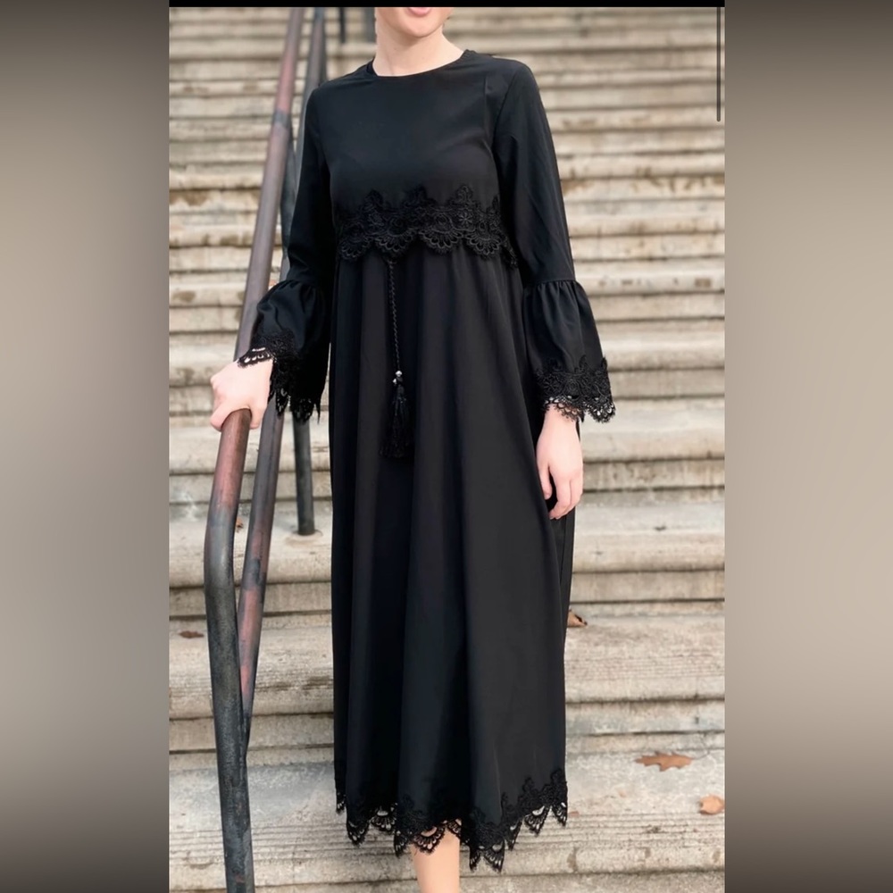SOLD 🖤Black lace dress🖤 - Picture 2 of 2